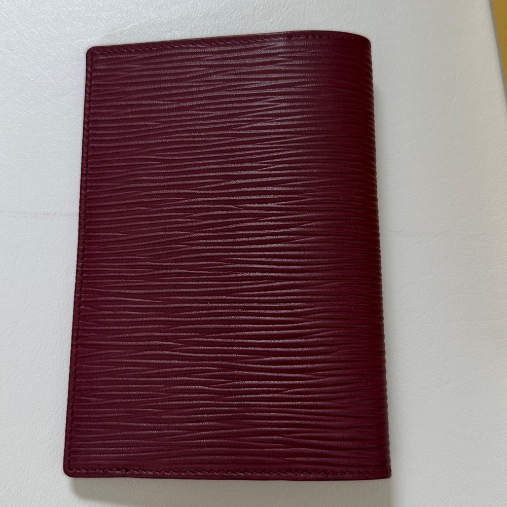 NEW! - FENDI Logo Passport Cover - Picture 6 of 12